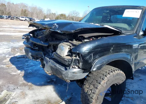 2001 Mazda B3000 Ds/Se z USA, uszkodzony, nr VIN 4F4YR12UX1TM22735